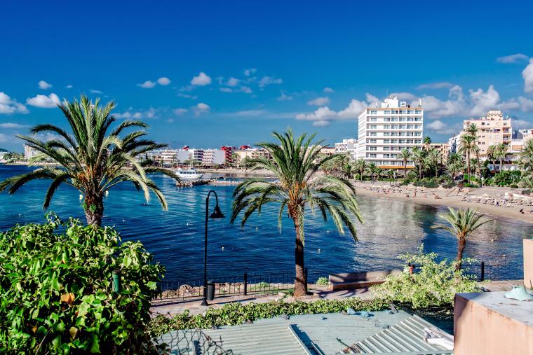 Faire la fête à Ibiza et se détendre