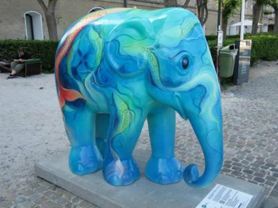 Un éléphant dans la ville!