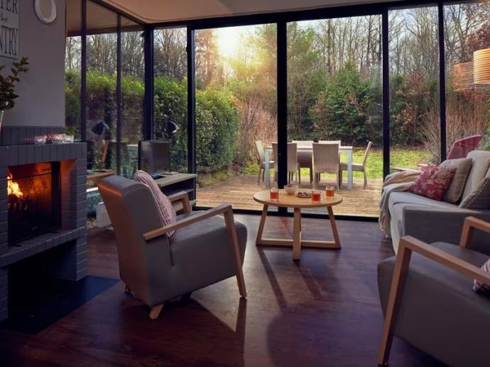 Salon avec cheminée d'un Cottage VIP