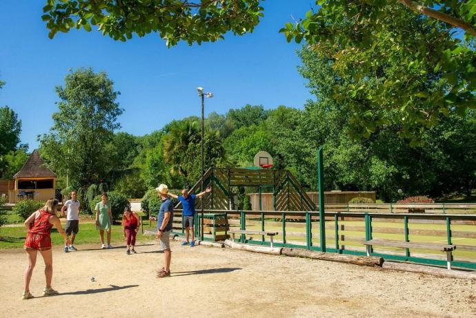 Terrain multi-sports au camping Aqua Viva