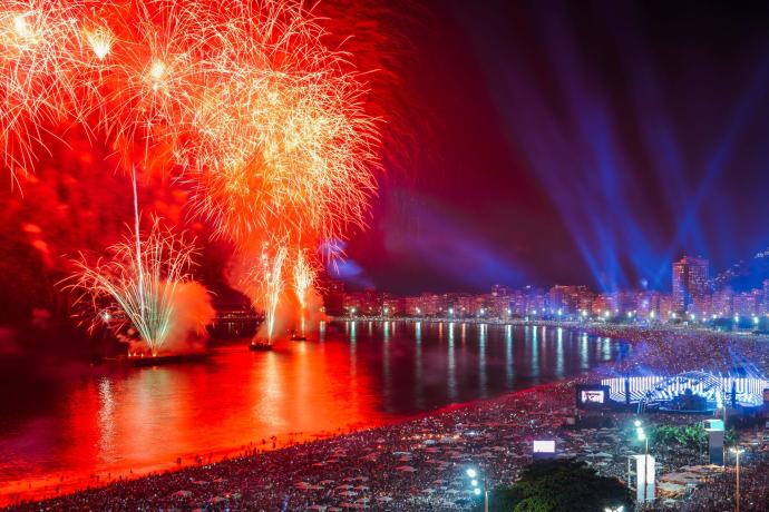 Feux d'artifices de Copacabana au R&eacute;veillon
