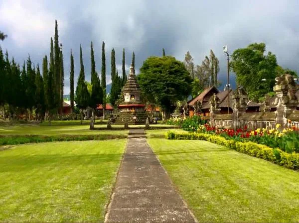 Temple Pura Ulun Danu  — Temple d'Ulun Danu (Indonésie)