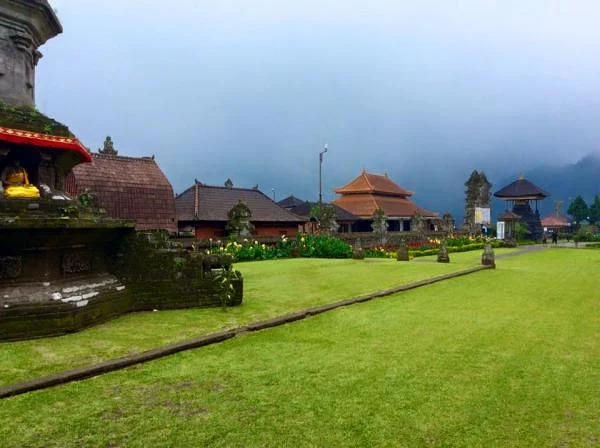 Temple Pura Ulun Danu  — Temple d'Ulun Danu (Indonésie)