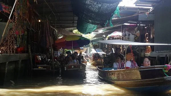 marché flottant marché flottant — Bangkok (Thaïlande)