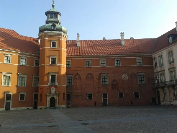 Cour intérieure du château royal — Château Royal de Varsovie (Pologne)