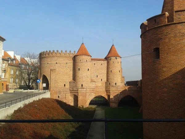 Barbacanes Barbacanes — Barbacane de Varsovie (Pologne)