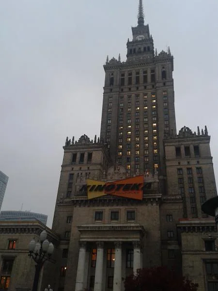 Palais de la culture et des sciences Palais de la culture et des sciences — Palais de la culture et des sciences (Pologne)