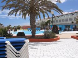L'une des piscines de l'hôtel