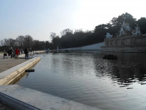 La fontaine viennoise La fontaine viennoise — Palais de Schönbrunn (Autriche)