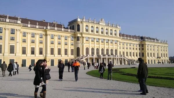 Palais de Scönbrunn Palais de Scönbrunn — Palais de Schönbrunn (Autriche)