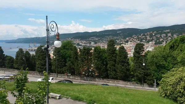 vue pres de la cathedrale — Trieste (Italie)