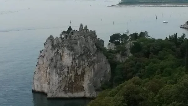 chateau duino — Duino-Aurisina (Italie)