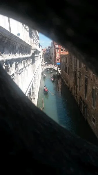 vue depuis le pont des soupirs — Pont des Soupirs (Italie)