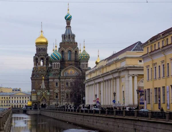 Église du Saint-Sauveur-sur-le-Sang-Versé Église du Saint-Sauveur-sur-le-Sang-Versé — Cathédrale Saint-Sauveur (Russie)