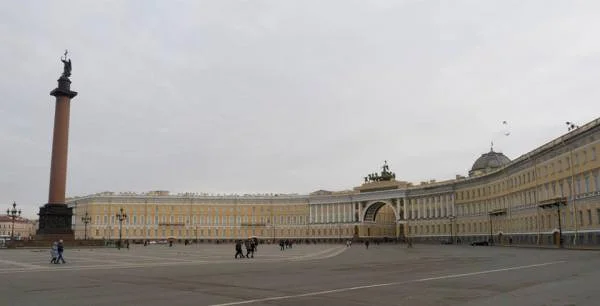Place du Palais Place du Palais — Place du Palais (Russie)