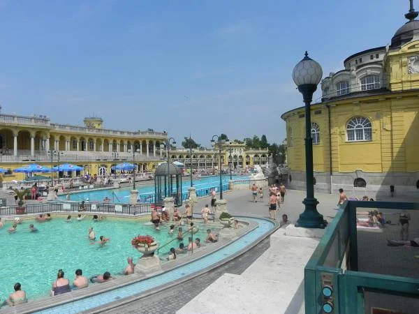 Thermes Szechenyi — Thermes Széchenyi (Hongrie)