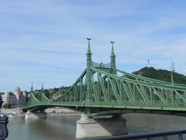 Pont de la liberté Pont de la liberté — Pont de la liberté Szabadság híd (Hongrie)