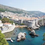 Fort Lovrjenac et la crique Kolorina, à l'entrée de Dubrovnik