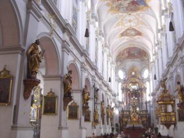 Intérieur de l'Eglise Saint Pierre