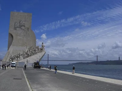 Vue d'ensemble sur le Monument des Découvertes