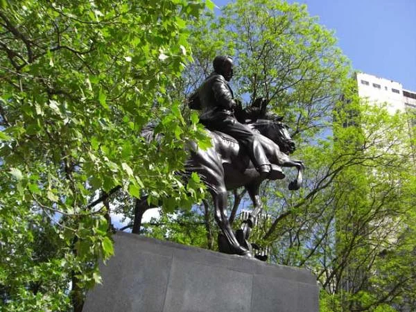 Staue de l'entrée sud — Central Park de New-York (Etats-Unis)