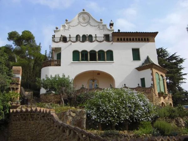 Habitation à l'intérieur du parc Guell — Parc Güell (Espagne)