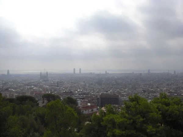 Vue du parc vers la mer — Parc Güell (Espagne)