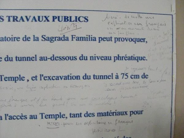Panneau d'information tagué — Sagrada Família (Espagne)