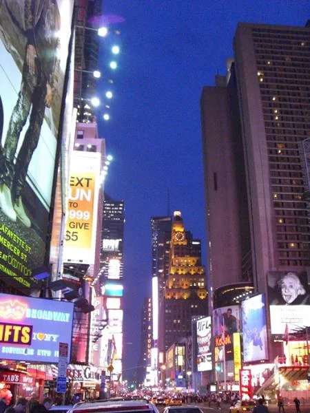Times Square à la tombée de la nuit — Times Square (Etats-Unis)