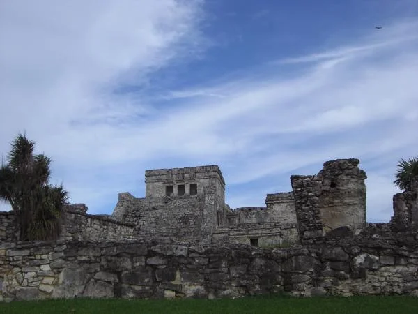 Vue de face du Castillo — Ruines mayas de Tulum (Mexique)