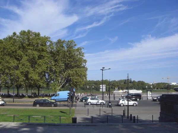 La rive est — Bordeaux (France)