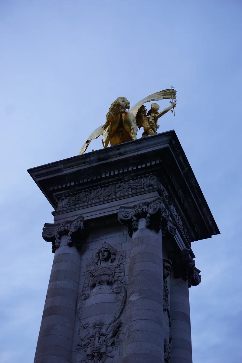 Pylône du Pont Alexandre III — Pont Alexandre-III (France)