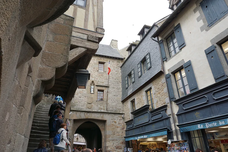 Escalier menant aux remparts extérieurs — Le Mont-Saint-Michel (France)