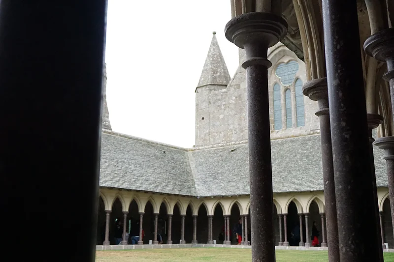 Le cloître — Abbaye du Mont-Saint-Michel (France)