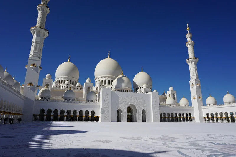 Cour intérieure — Grande mosquée de Sheikh Zayed (Émirats arabes unis)