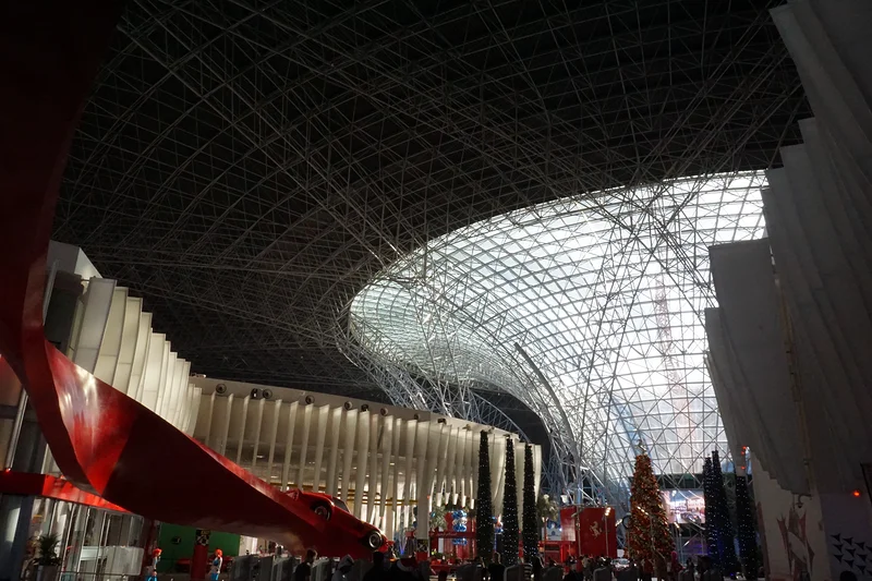 Toiture du parc Ferrari — Ferrari World (Émirats arabes unis)