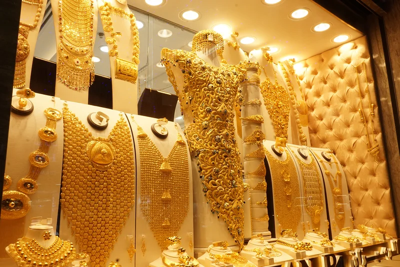 Robe en or — Souk de l'or (Émirats arabes unis)