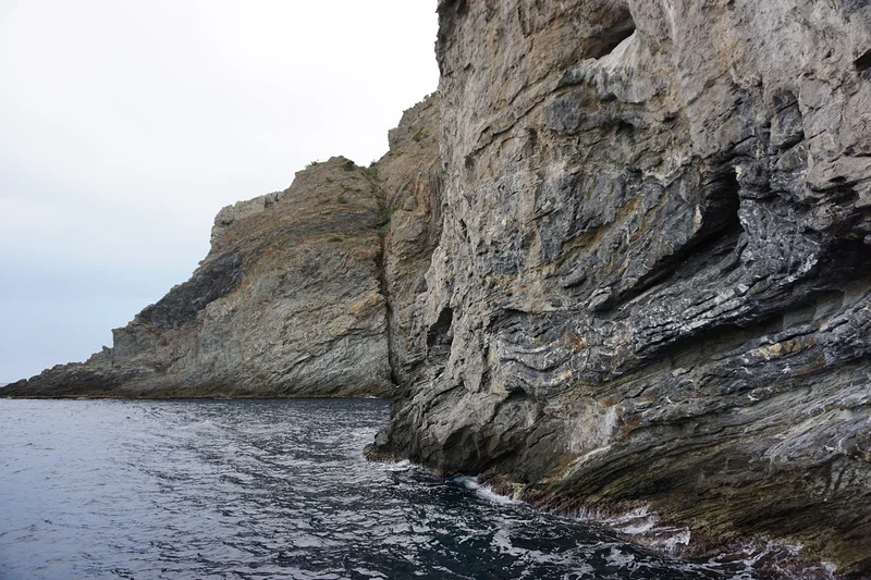Les strates de la falaise — Parc naturel du Cap de Creus (Espagne)