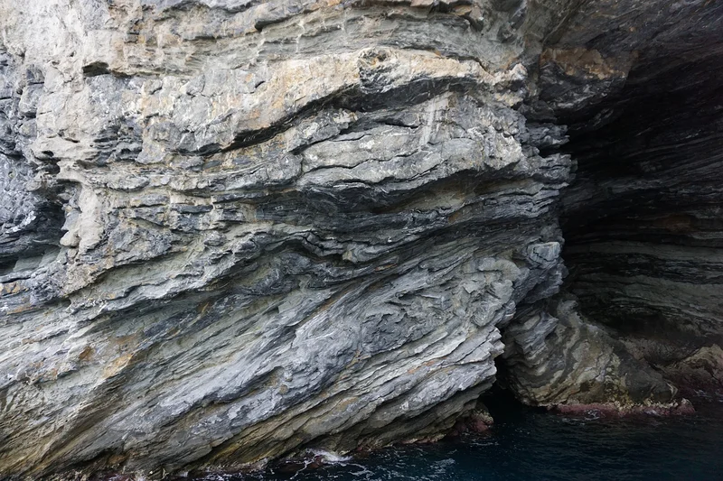 Des strates ! — Parc naturel du Cap de Creus (Espagne)