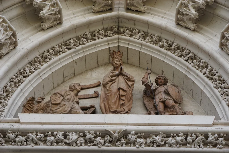 Détail des statues de l'entrée — Cathédrale de Séville (Espagne)
