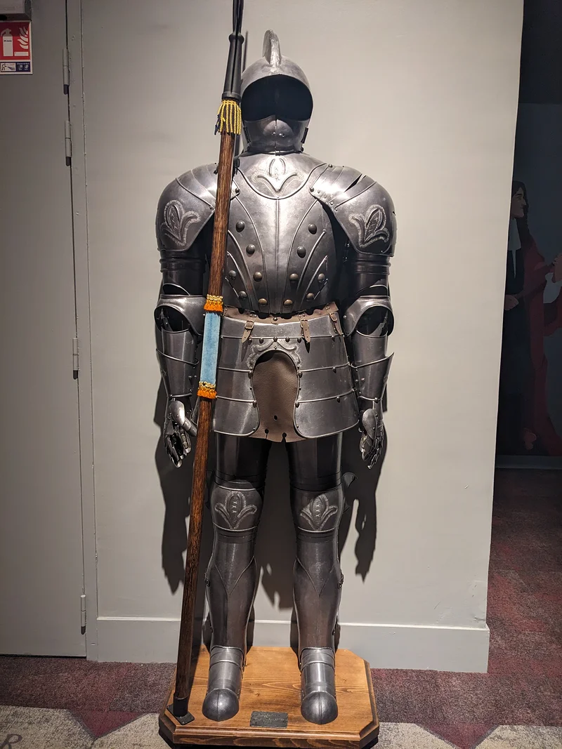 Armure décorative — Cité de l'Histoire (France)