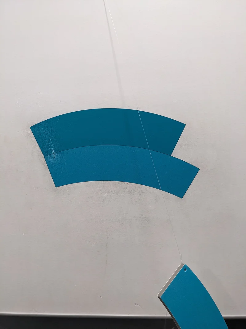 On est d'accord que les 2 formes n'ont pas la même taille ? — Musée de l'Illusion de Paris (France)