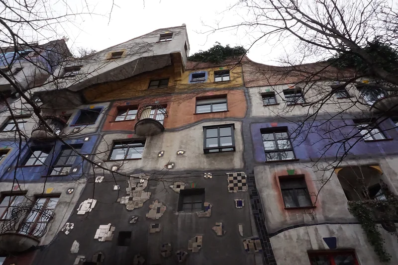 Sous un autre angle — Maison Hundertwasser (Autriche)