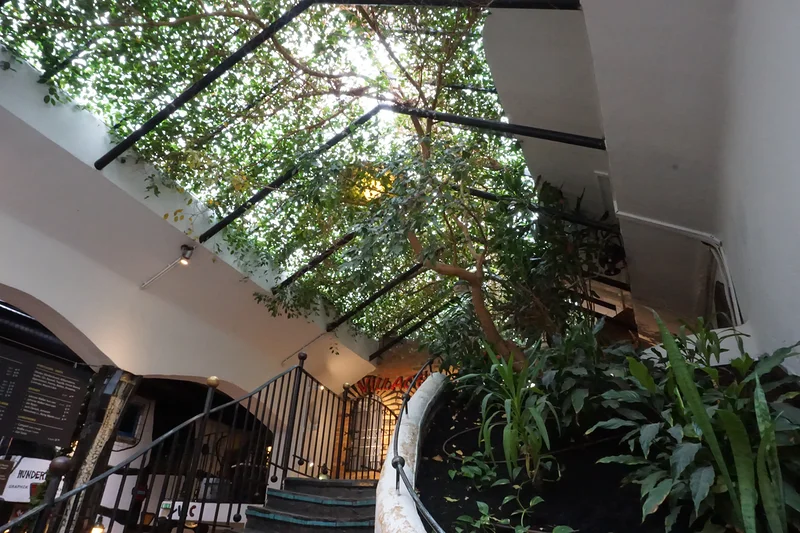 Le plafond lumineux — Hundertwasser Village (Autriche)