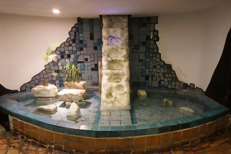 Fontaine des WC — Hundertwasser Village (Autriche)