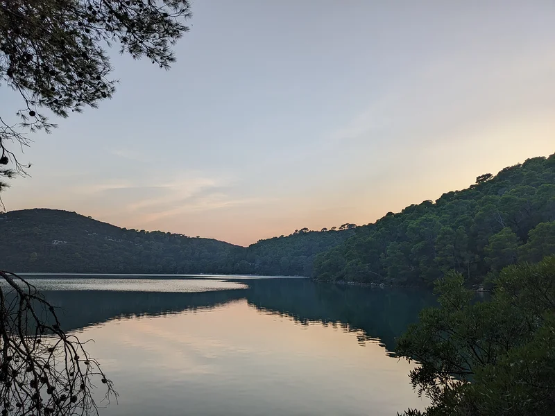 Fin de journée du le lac — Parc national de Mljet (Croatie)