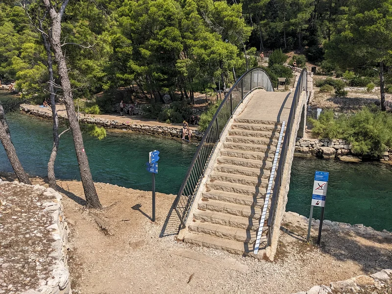 Le vieux pont — Parc national de Mljet (Croatie)