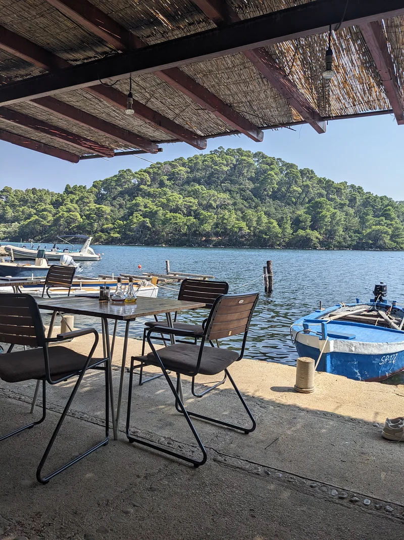 Un cadre splendide pour casser la croûte — Parc national de Mljet (Croatie)