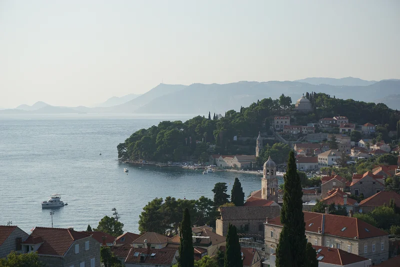 La ville et son cap — Cavtat (Croatie)