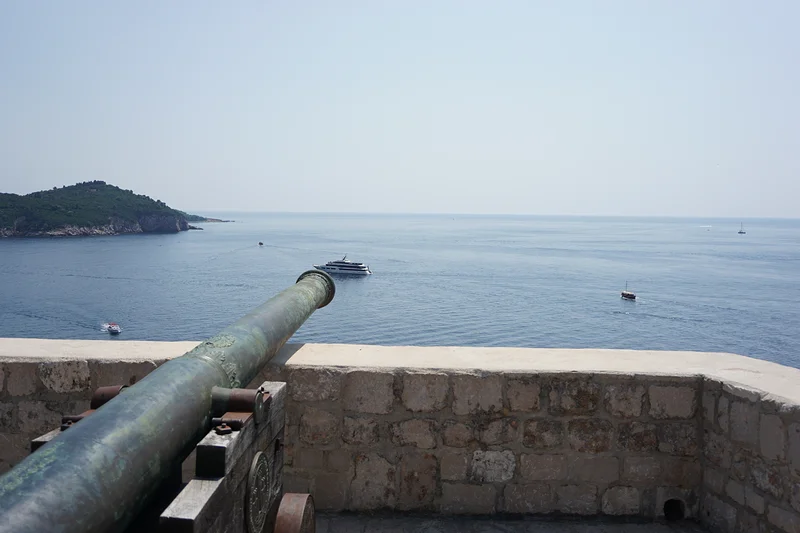 Une position stratégique pour défendre la côte... — Fort Lovrijenac (Croatie)